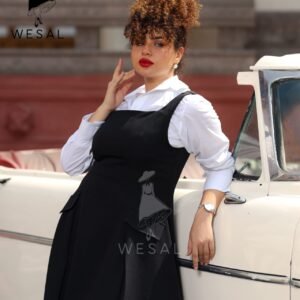 فستان اسود كلاسيكي مع شميز ابيض